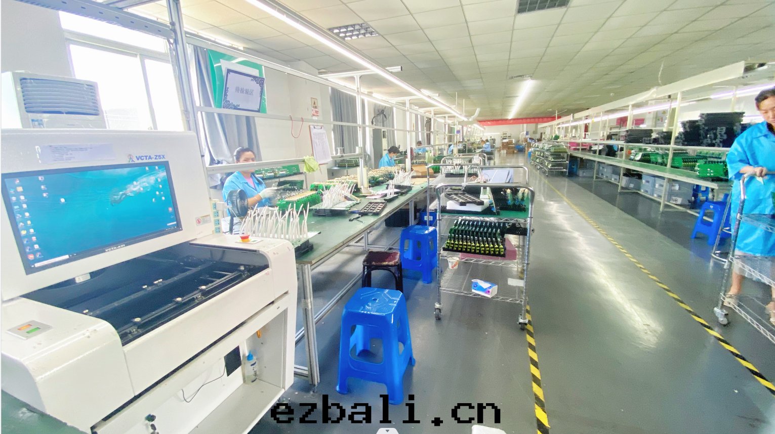 波(bō)峰(fēng)焊車間(jiān)